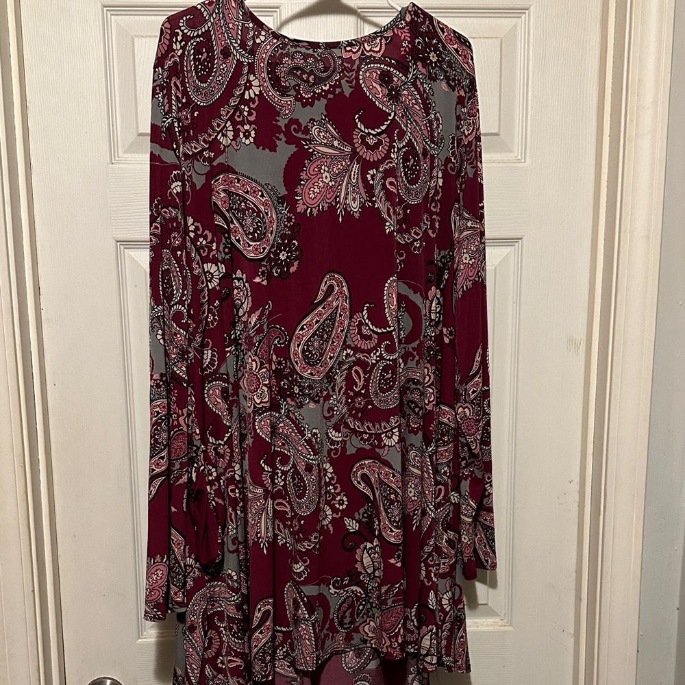 Elegant Paisley Long Sleeve Dress in Burgundy and Gray